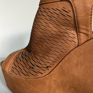 Heart in D Platform Heels